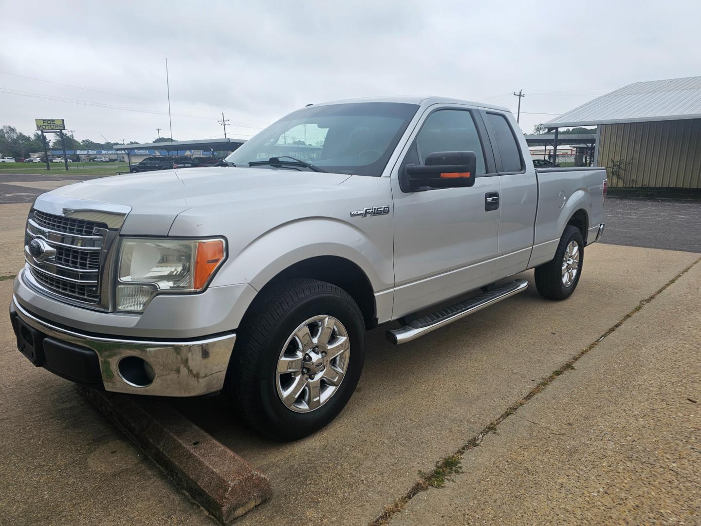 2014 SILVER Ford F-150 XLT SuperCab 8-ft. Bed 2WD (1FTEX1CM8EF) with an 3.7L V6 DOHC 24V engine, 6-Speed Automatic transmission, located at 533 S Seven Points BLVD, Seven Points, TX, 75143, (430) 255-4030, 32.313999, -96.209351 - Photo#0